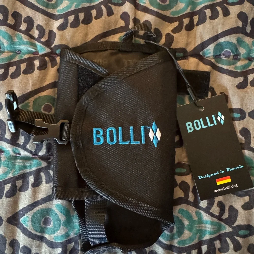 BOLLI Black Dog Water bottle holder